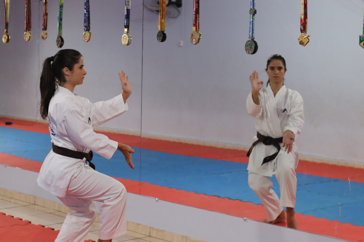Além dos Limites: A Inspiração por Trás da Jovem Campeã de Karatê Marcela
